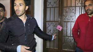 Belediye Binayı Mühürlendi, Işçiler Mahsur Kaldı