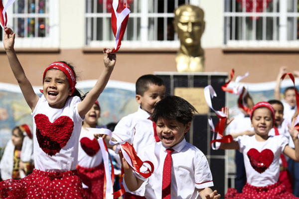 24 Nisan’da okullar tatil mi?