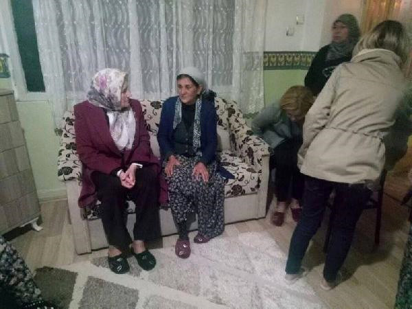 Akşener’den Mitingde Ölen Emekli Öğretmenin Ailesine Ziyaret