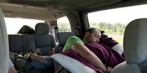 Arabanın İçinde Uyuyan Çifti, Uyurken Soydular