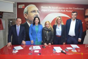 CHP’ye iki tazen kan