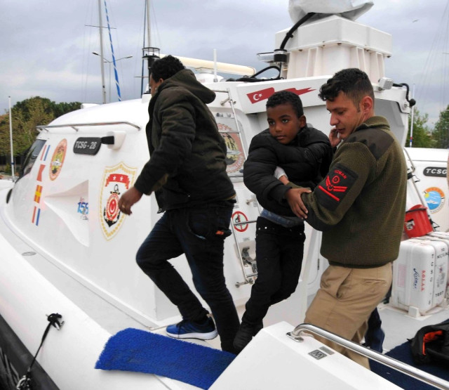 Çanakkale’de 28 Kaçak Göçmen Kurtarıldı