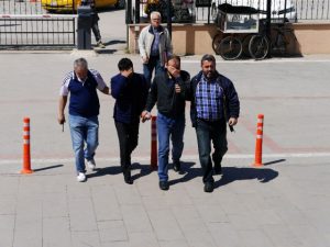 Dolandırıcılara 80 Bin TL’sini Kendi Elleriyle Teslim Etti