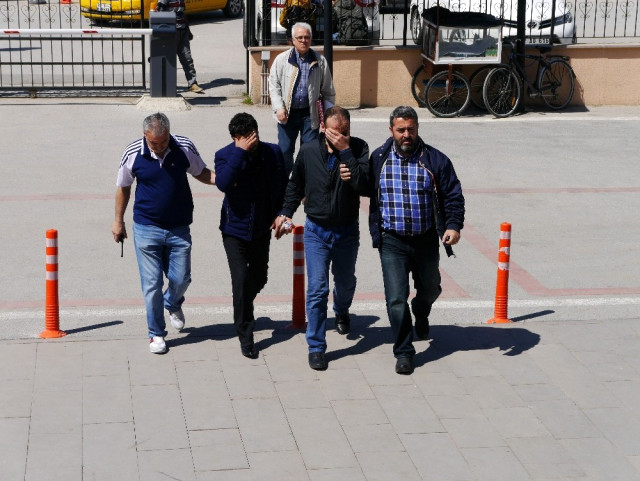 Dolandırıcılara 80 Bin TL’sini Kendi Elleriyle Teslim Etti