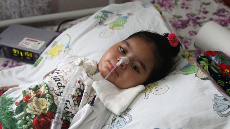 Medine Bebeğin Başında “Yaşam Nöbeti”