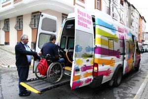 Engelli Seçmenler Asansörlü Araçlarla Taşınacak