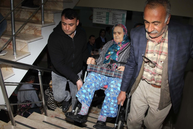 Çerkezköy’de Engelliler, Vatandaşların Yardımıyla Oy Kullandı