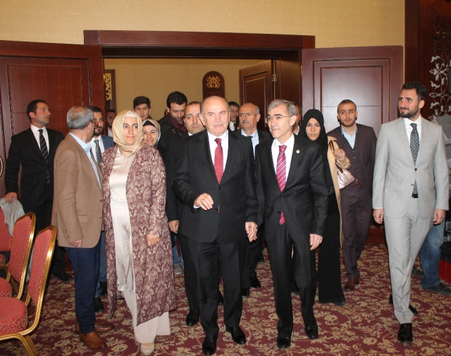 İbb Başkanı Kadir Topbaş: “Suriye’de İnsanlık Katlediliyor”