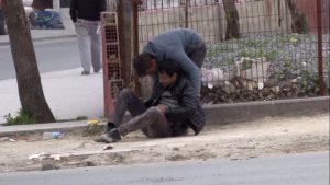 Esenyurt’ta Uyuşturucu Kullanan Gençler Kameraya Yansıdı