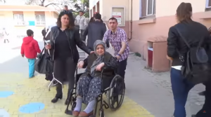 96 yaşında Gülsüm Nine örnek oldu!