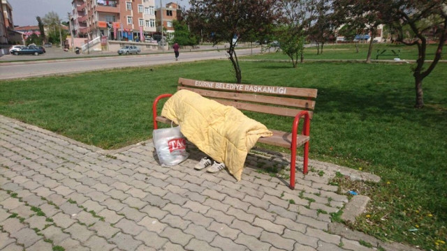 Ölü Sandılar, Polise İhbar Ettiler