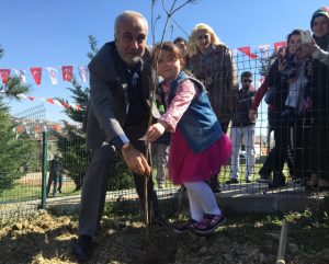 Otizme Farkındalık Oluşturmak İçin Fidan Diktiler
