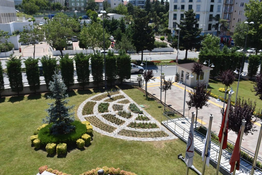 BELEDİYE BAHÇESİNDE MİNYATÜR TÜRAM