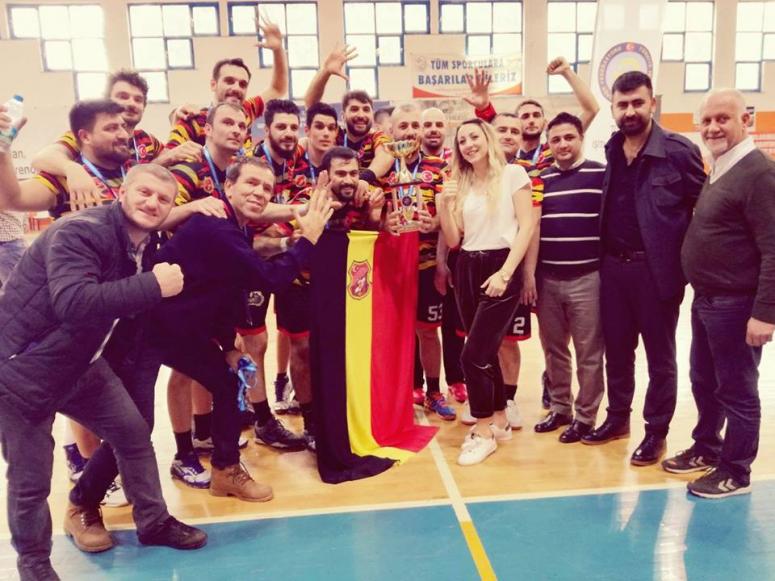 HENTBOL’UN SESSİZLERİN DE GALİBİYET SEVİNCİ KONUŞTU.