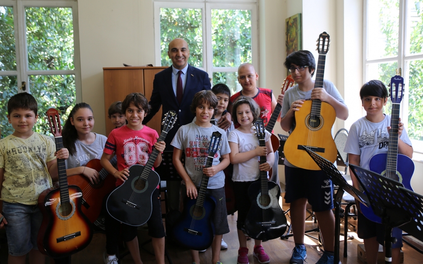 BAKIRKÖY BELEDİYESİ’NDEN ÇOCUKLARIMIZA ÜCRETSİZ “YAZ SANAT OKULU”