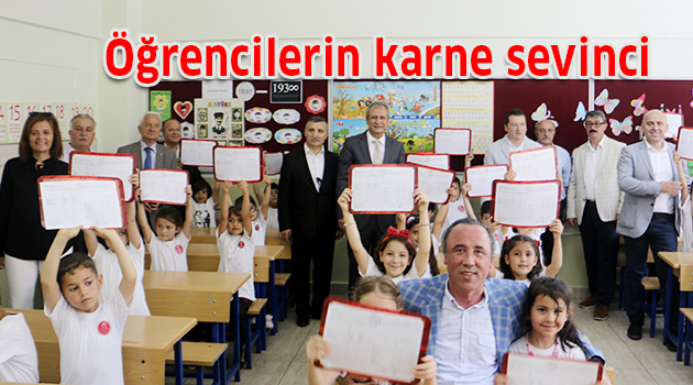 Öğrenciler karnelerini bugün aldı