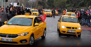 Sarı taksi gidiyor siyah taksi geliyor