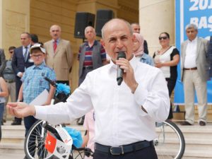 Başkan Akgün başarılı öğrencileri bisikletle ödüllendirdi