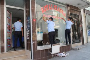 Esenyurt’ta Türkçe olmayan tabelalara operasyon sürüyor