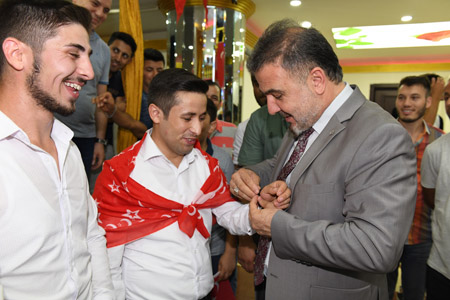 Esenyurt’tan güle oynaya vatan nöbetine