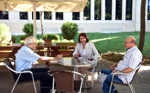 Avcılar Belediyesi emeklilere her sabah 07:00’de simit dağıtıyor