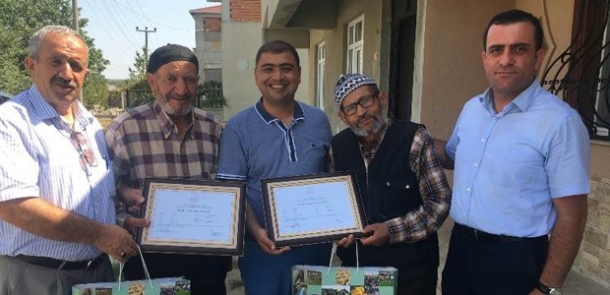 73 YAŞINDA OKUMA-YAZMA ÖĞRENDİ