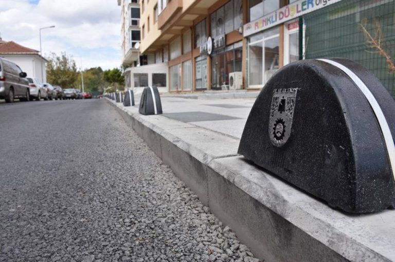 ESKİ SANAYİ BÖLGESİNDE TRETUVAR ÇALIŞMALARI TAMAMLANDI