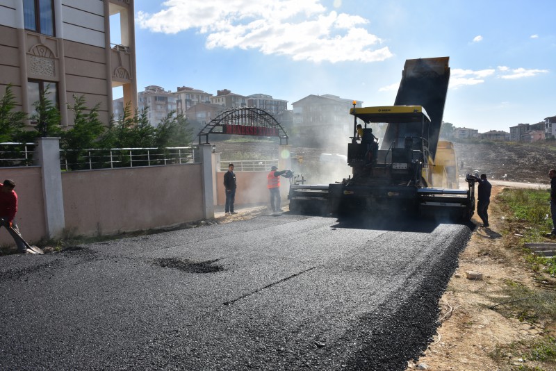 YENİ MAHALLE’DE ASFALTLAMA ÇALIŞMALARI DEVAM EDİYOR
