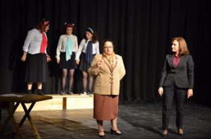 ÖNDER YILMAZ SAHNESİ DELİRTEN YASAKLAR İLE AÇILDI