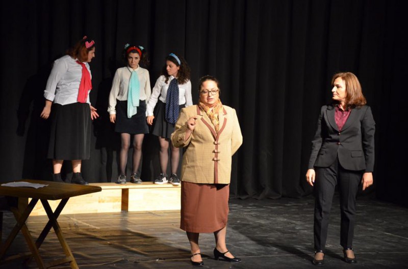 ÖNDER YILMAZ SAHNESİ DELİRTEN YASAKLAR İLE AÇILDI