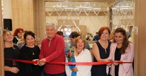 RENKLERİN ARMONİSİ FIRÇADAN TUVALE YANSITILDI