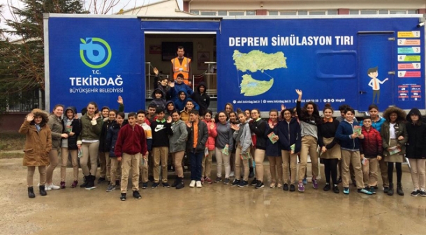 ÖĞRENCİLERE DEPREM EĞİTİMİ VERİLDİ