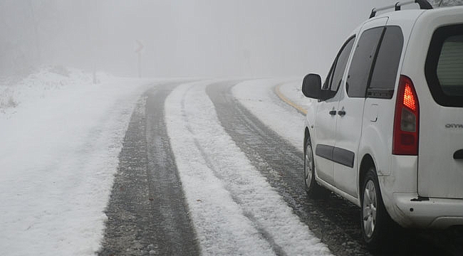 Çanakkale’ye mevsimin ilk karı yağdı
