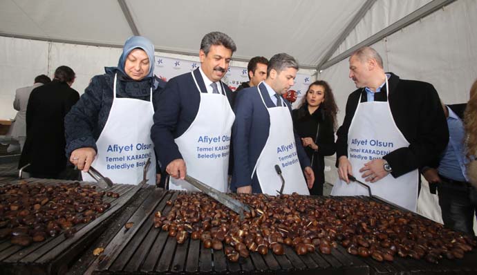 Küçükçekmece’de 2 ton kestane dağıtıldı