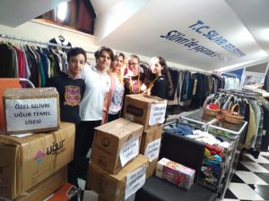SOSYAL YARDIM MAĞAZASINA KIYAFET DESTEĞİ