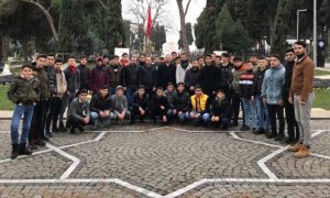 AK GENÇLER MEHMET AKİF’İ MEZARI BAŞINDA ANDI