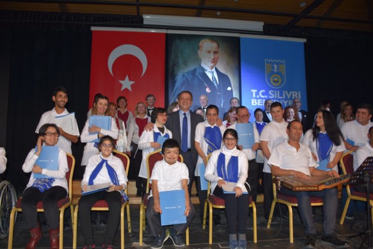 ENGELLİLERİN YAŞAM KAYNAĞI MÜZİK OLDU