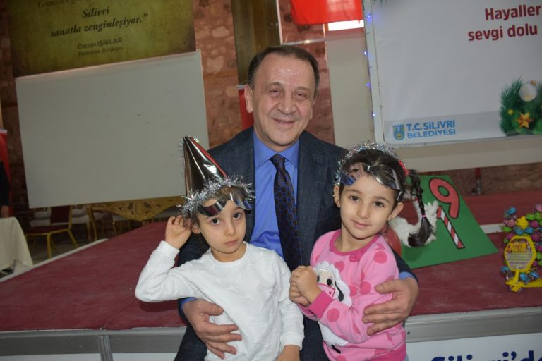 MİNİKLERE ERKEN YENİ YILI KUTLAMASI