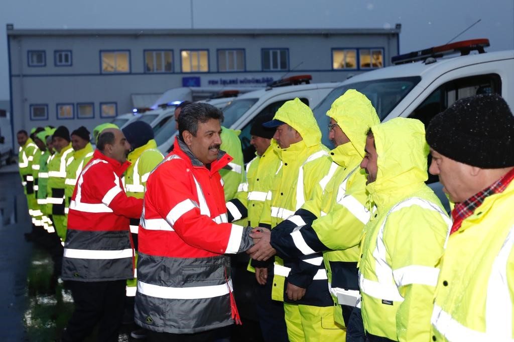 KÜÇÜKÇEKMECE’DE 7/24 KAR MESAİSİ