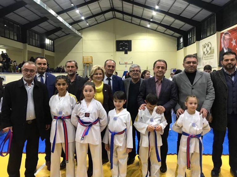 IŞIKLAR TAEKWONDOCULAR İLE BİR ARAYA GELDİ