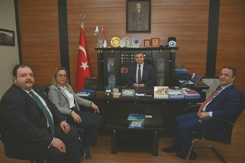 Işıklar Milli Eğitim Müdürü Ahmet Ay’ı Ziyaret Etti