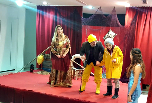 ALİ SOLMAZ VE EKİBİ AYAKTA ALKIŞLANDI.