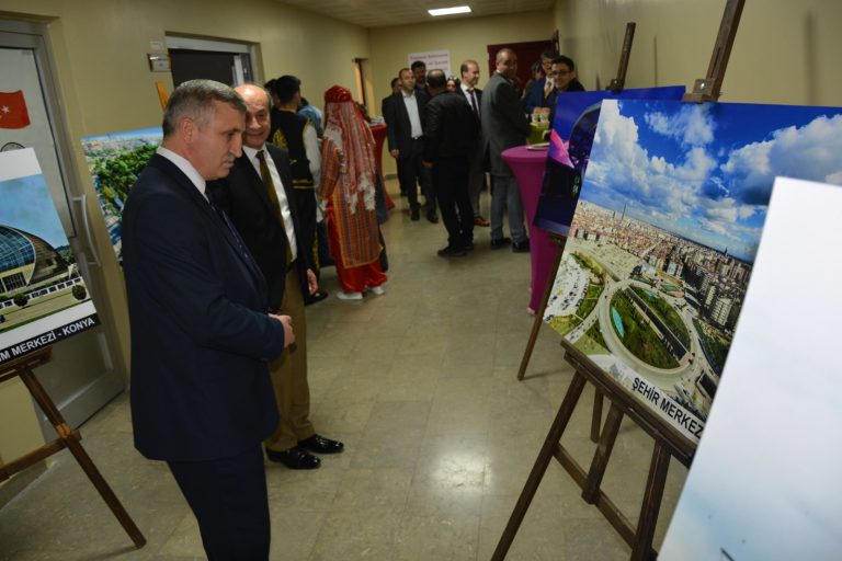 Dünya Gezilir, Konya Görülür…