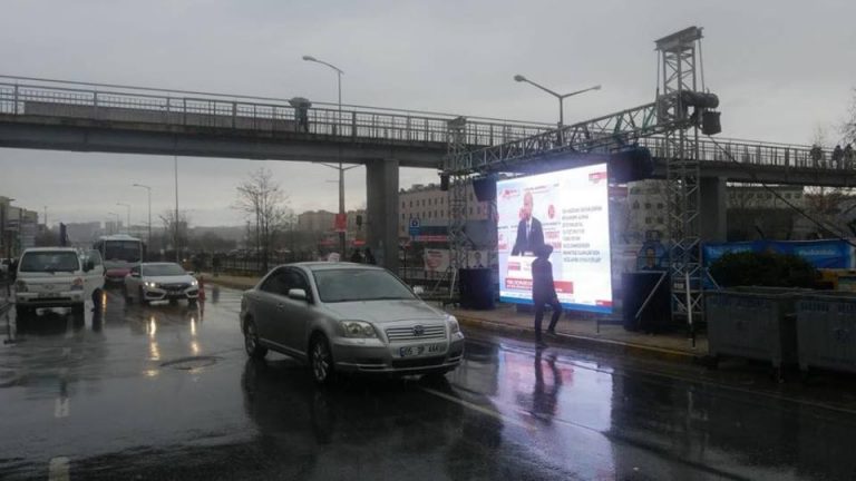 Göçengil’den Led Ekran Tepkisi..!