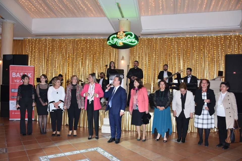 Kadınlardan Işıklar’a Sevgi Seli