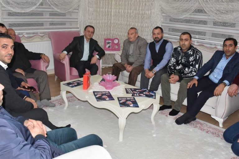 Işıklar ev ziyaretlerinde hemşerileriyle buluşuyor