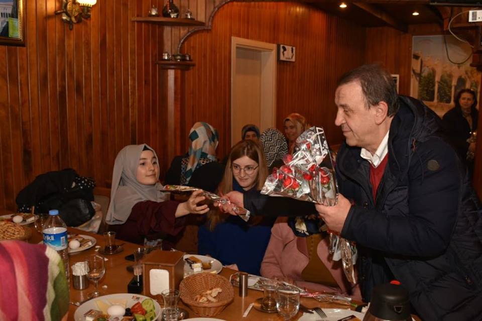 8 Mart Programında Karslı Kadın Hemşerileriyle Buluştu