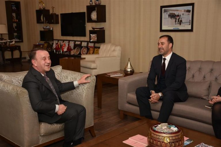 BAŞKAN IŞIKLAR YILMAZ’I MİSAFİR ETTİ