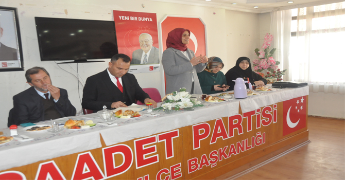 SAADET PARTİLİ KADINLARDAN KAHVALTILI TOPLANTI