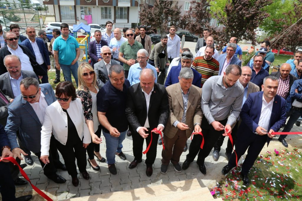 Çatalca Belediye Başkanı Mesut Üner Ayyıldız Cafe’nin açılışına katıldı